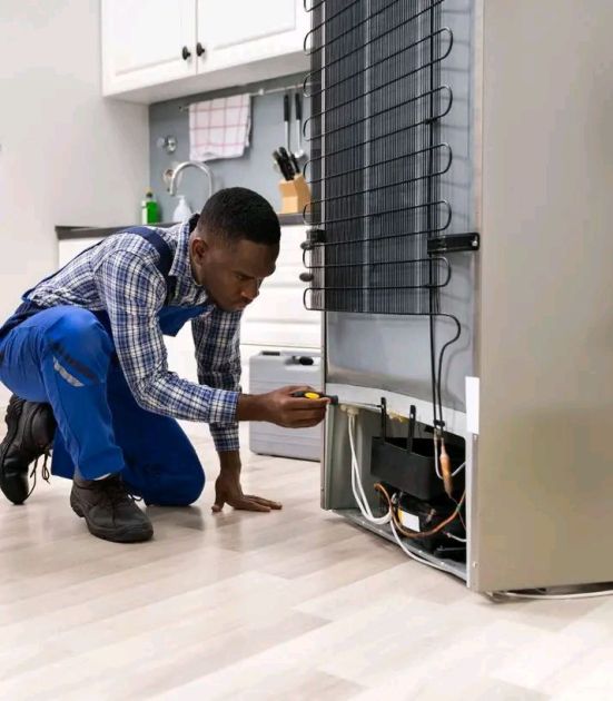 refrigerator repair technician